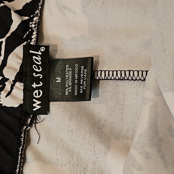 Wet Seal Beaitiful Floral Skirt - Picture 8 of 8